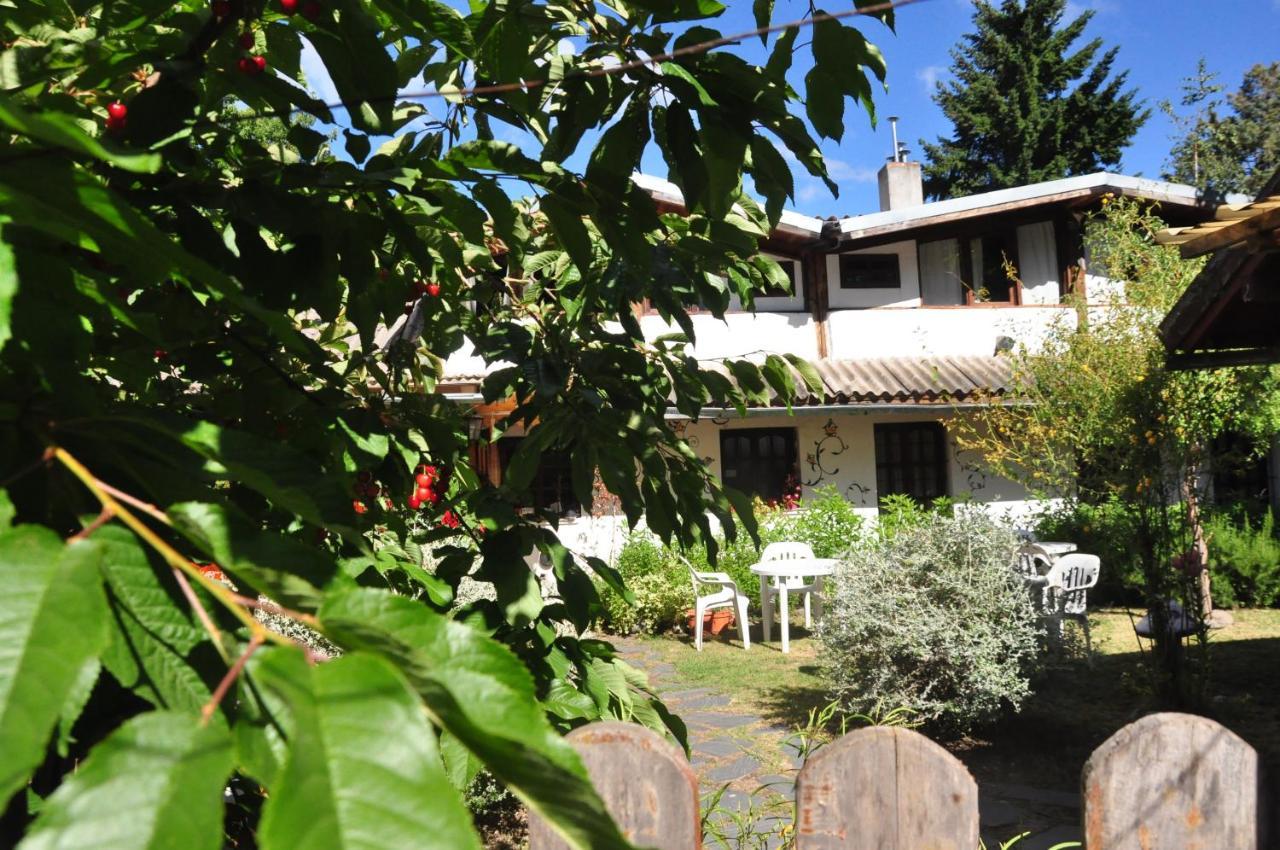 La Casa Del Arbol - Hostel El Bolsón Exteriör bild